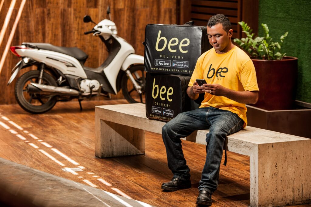 Case Bee Delivery